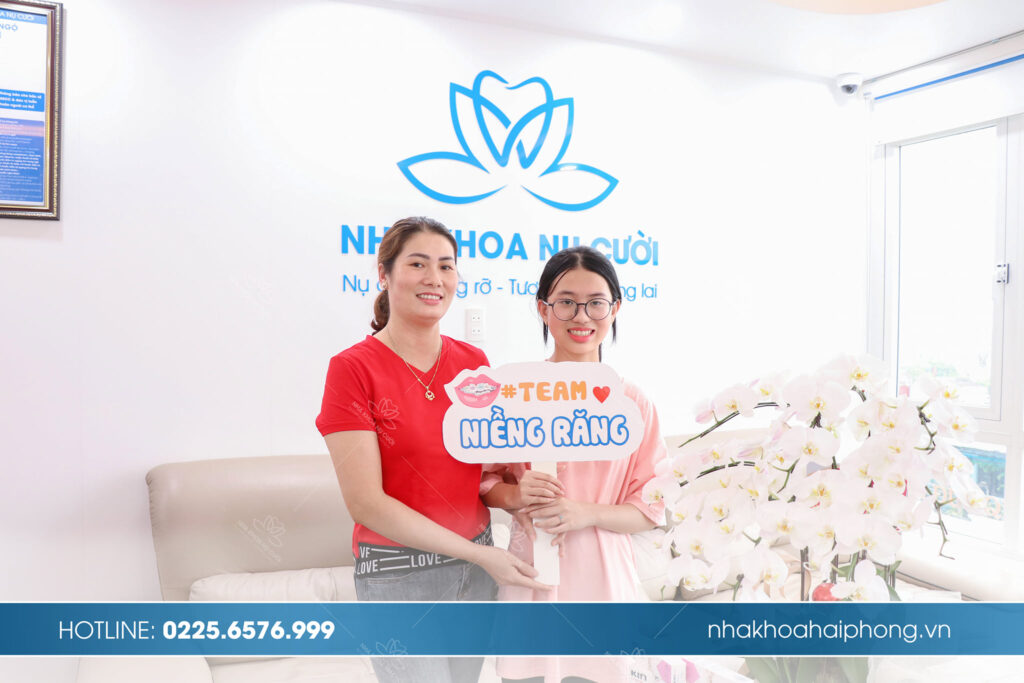 Khách hàng chỉnh nha tại Trung tâm Nha Khoa Nụ Cười