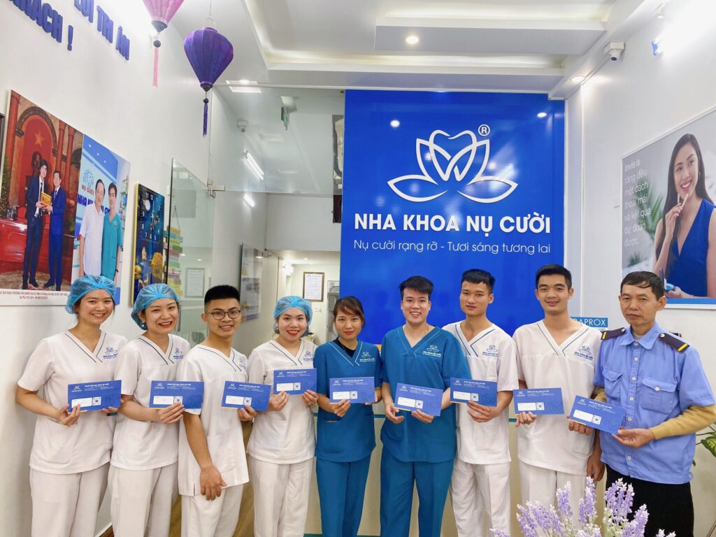 HÌNH ẢNH CS2 NHẬN QUÀ 27/2