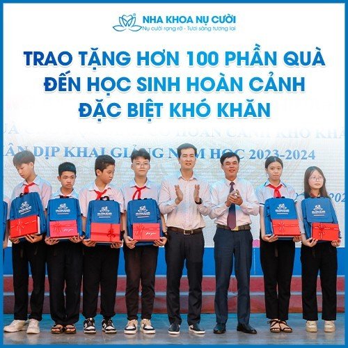 Nha Khoa Nụ Cười Trao Quà Cho Học Sinh Năm 2023