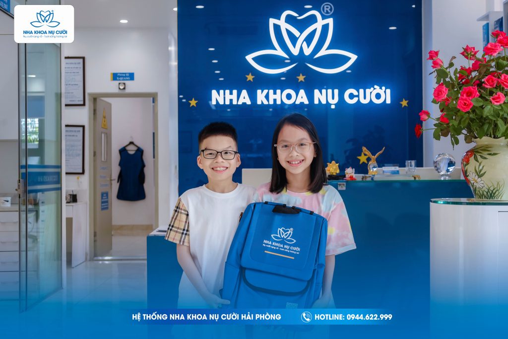 nhan-qua-nha-khoa-nu-cuoi
